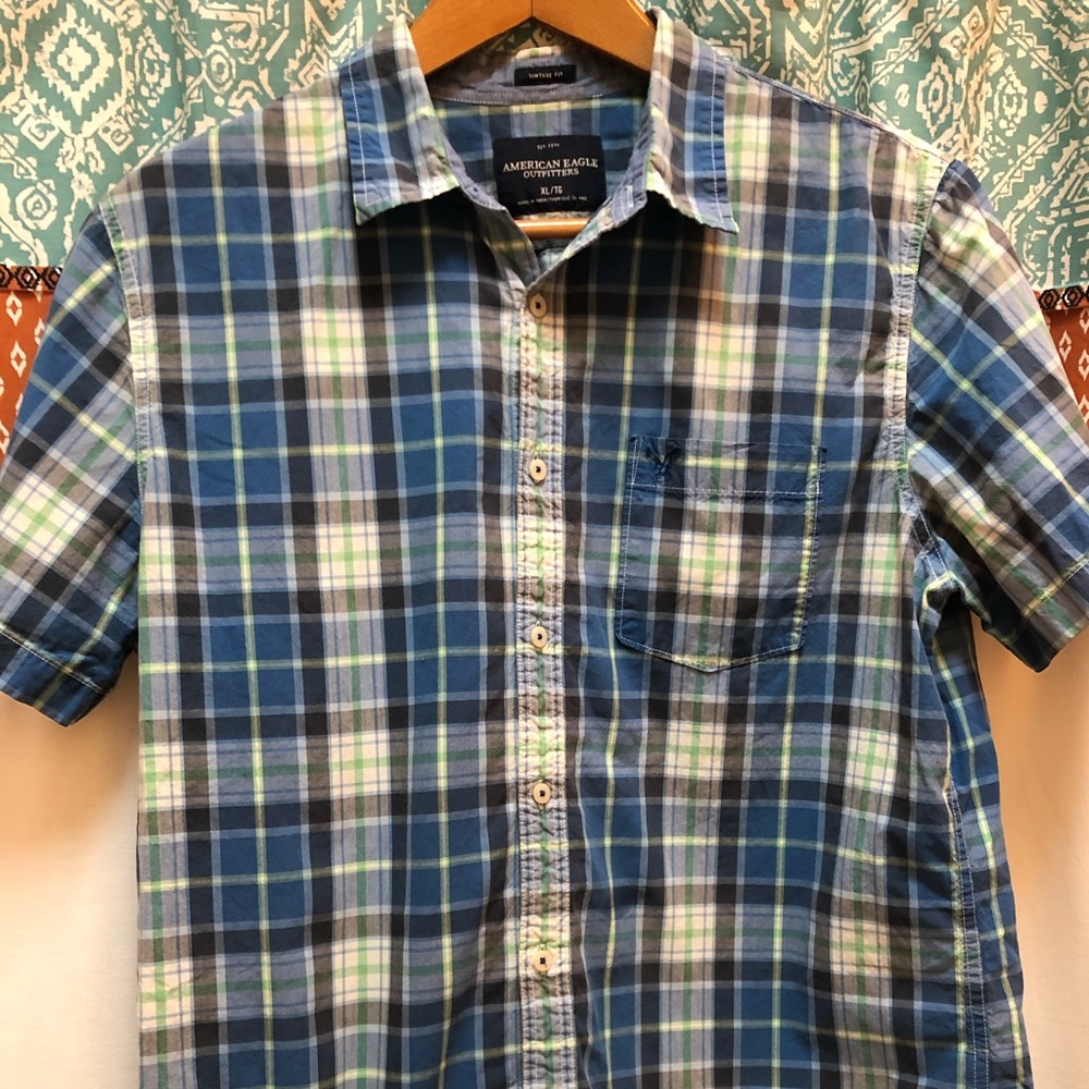 Men’s short sleeve American Eagle plaid shirt